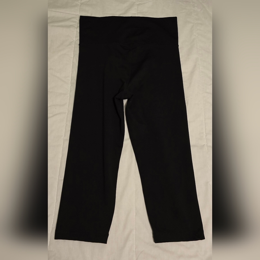 SOLD **** Size Medium Nordic Track Pull On Capris Active Yoga Leggings Black - Picture 3 of 5